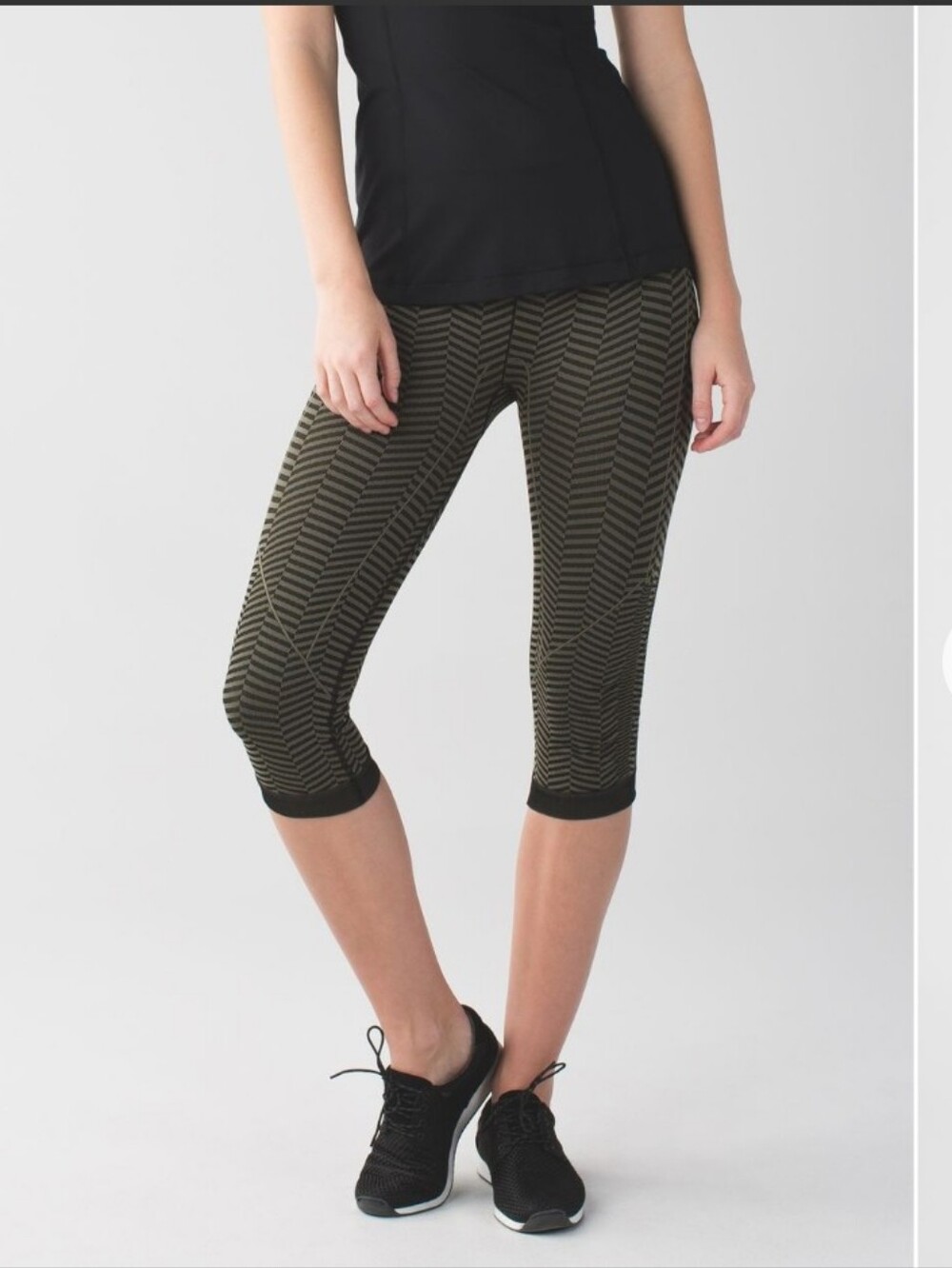 Lululemon In The Flow Crop II In Heathered Fatigue Green Size 6